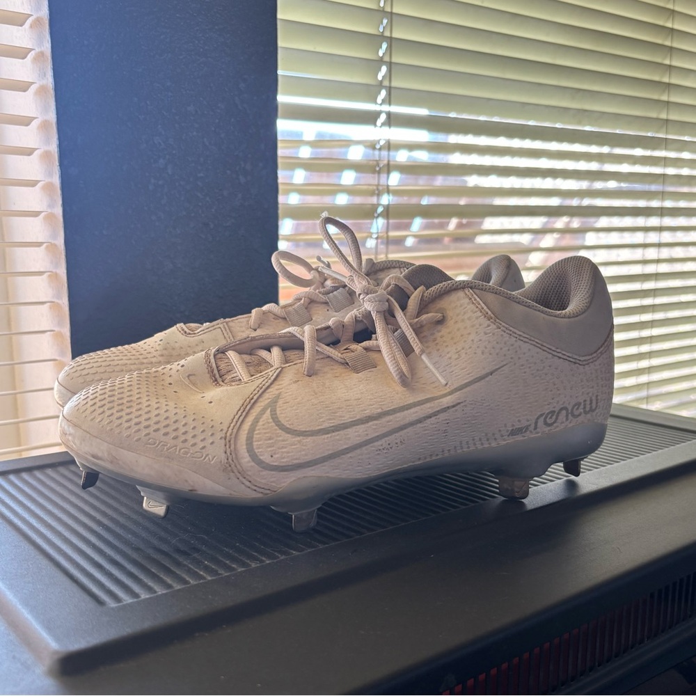 Nike Softball Metal Cleats 
White with grey